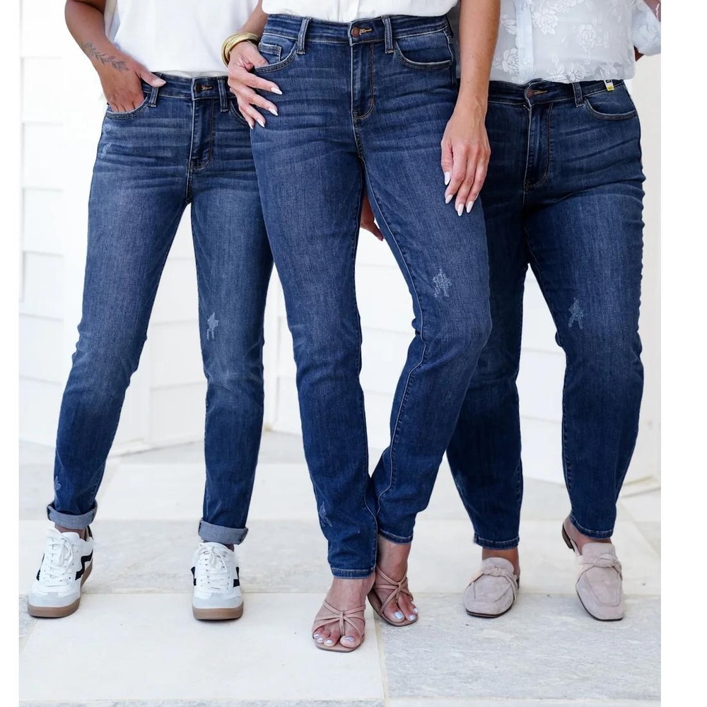 JUDY BLUE Dark Wash Blue Relaxed Fit Distressed Jeans, 5/27 (A4)